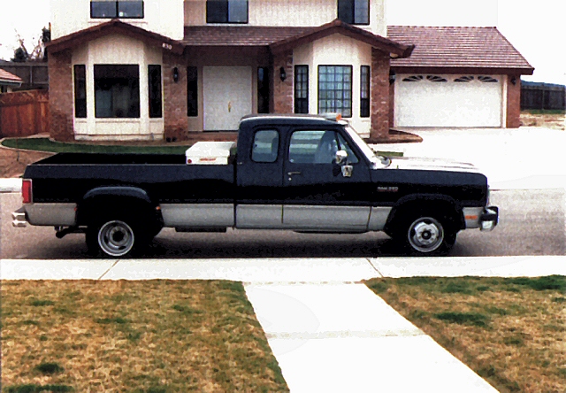 1993_Dodge_Ram_dualie_mid_90s.jpg